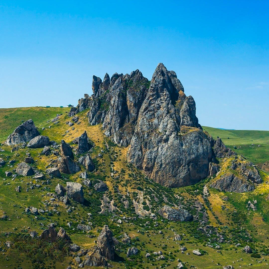 Besh Barmag Mountain