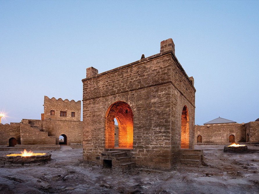 Ateshgah Fire Temple & Yanar Dag Tour
